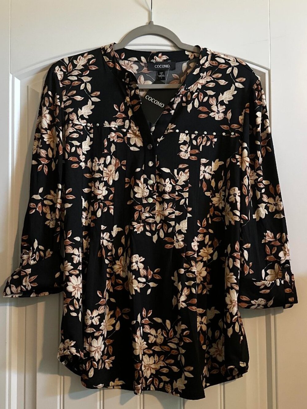 NWT Cocomo Black Floral Studded Top L
